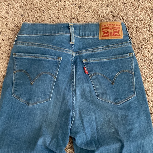 Levi Skinny Jeans - Picture 6 of 7